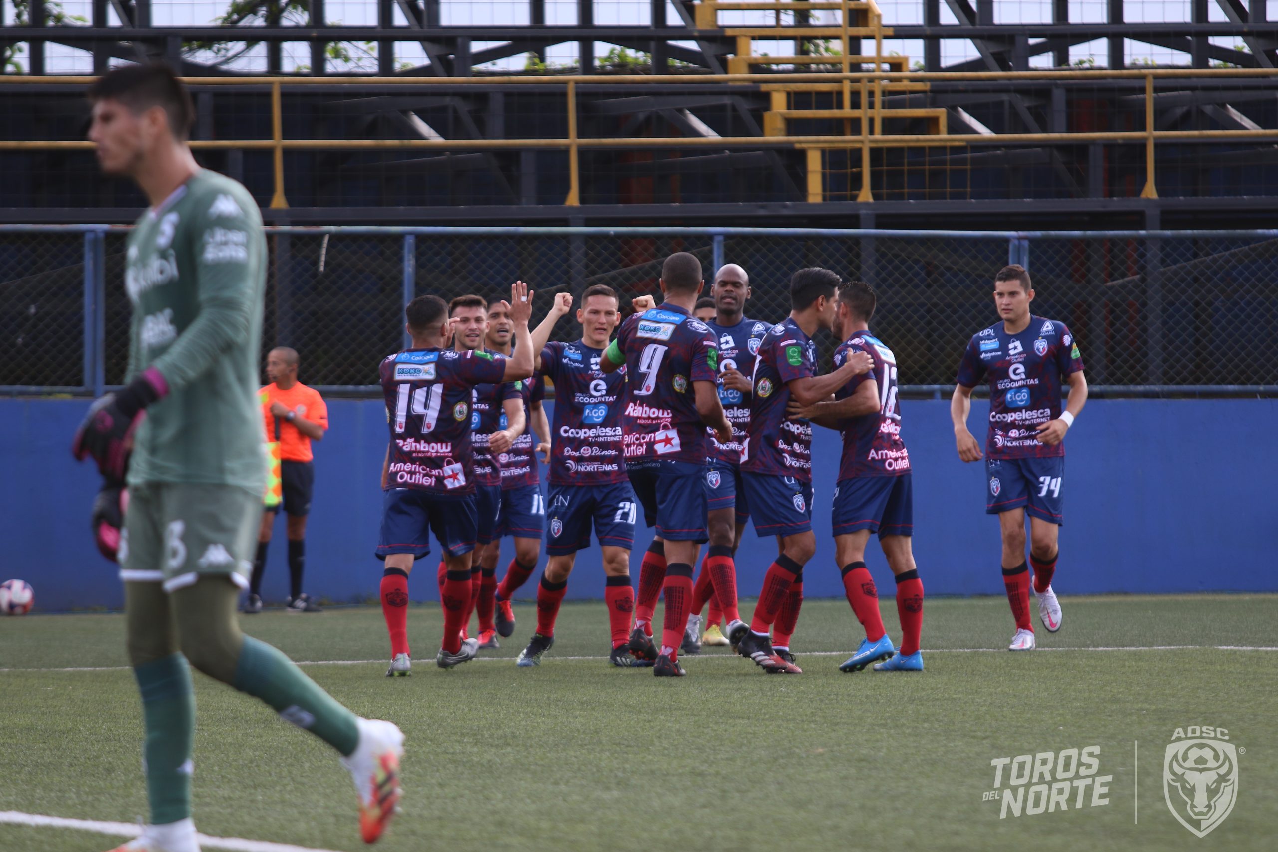 Unidos lucharon y celebraron. Unidos sufrieron la amargura de la eliminación